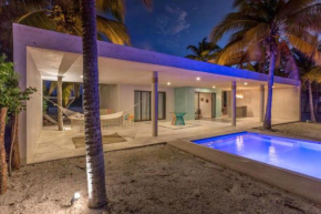 NUEVA - Casa frente al mar con alberca privada